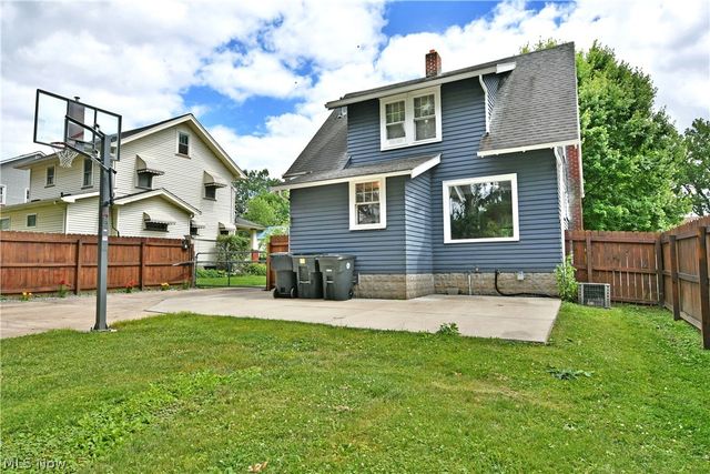 1735 Edgewood Street NE, Warren, OH 44483