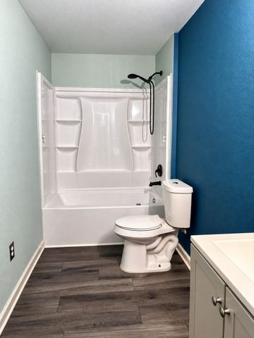 7403 Backstrom Street, Hitchcock, TX 77563