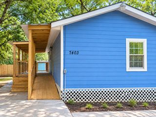 7403 Backstrom Street, Hitchcock, TX 77563