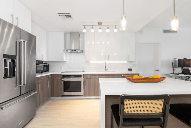 236 SE 5th Avenue 301, Delray Beach, FL 33483