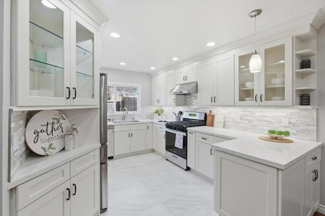 22835 Poplar Grove Square, Cupertino, CA 95014