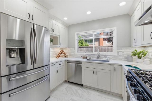 22835 Poplar Grove Square, Cupertino, CA 95014