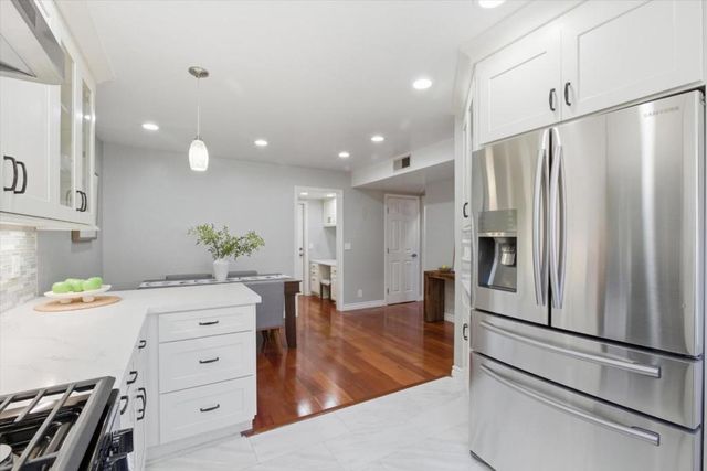 22835 Poplar Grove Square, Cupertino, CA 95014