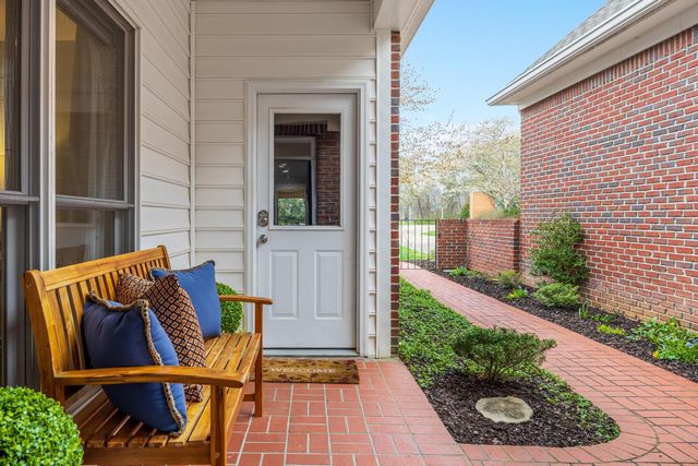 21 Oliver Court, Signal Mountain, TN 37377