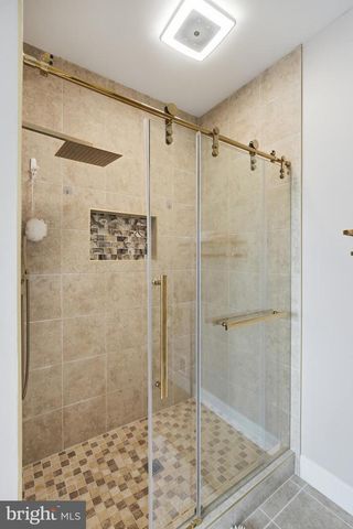 8800 OLD DOMINION HUNT CIR, Manassas, VA 20110