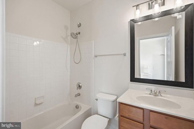 8800 OLD DOMINION HUNT CIR, Manassas, VA 20110