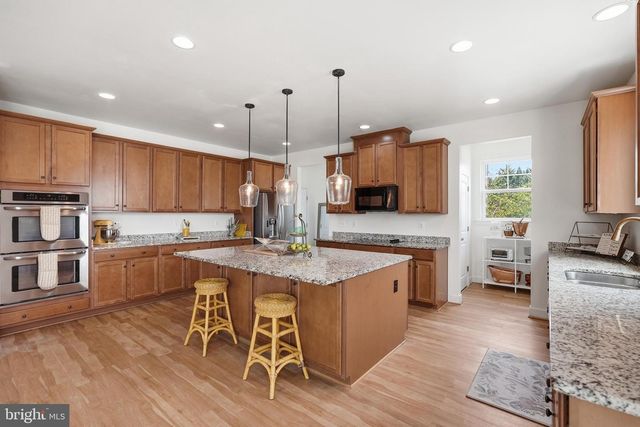 8800 OLD DOMINION HUNT CIR, Manassas, VA 20110