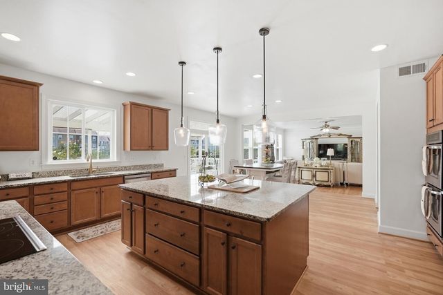 8800 OLD DOMINION HUNT CIR, Manassas, VA 20110