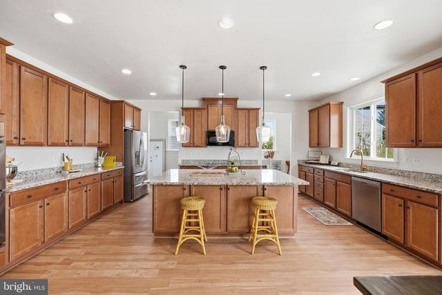 8800 OLD DOMINION HUNT CIR, Manassas, VA 20110
