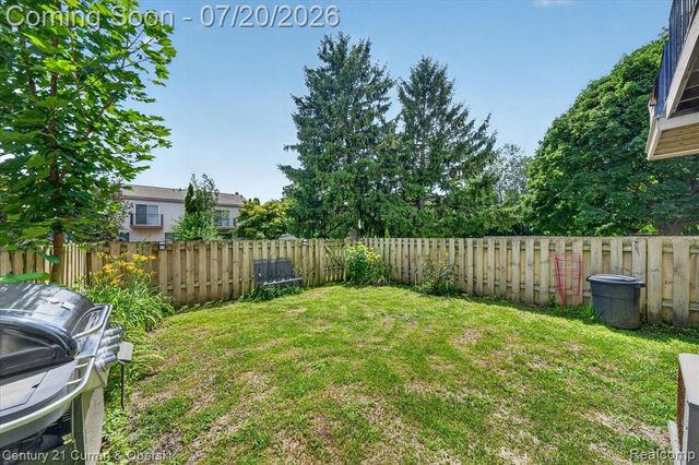 24435 Bashian Drive, Novi, MI 48375