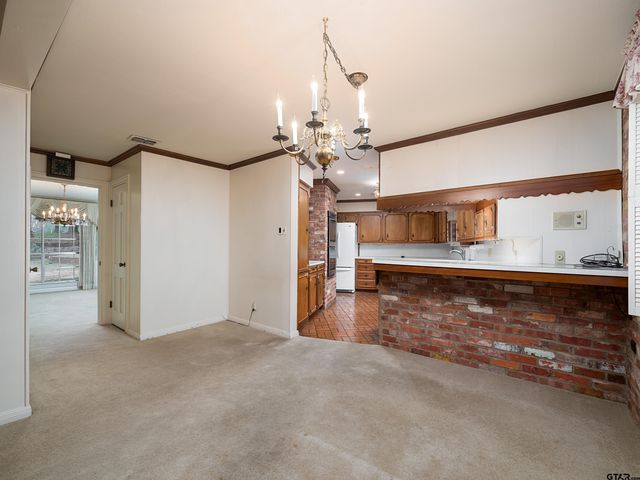 926 Meadowbrook DR, Jacksonville, TX 75766