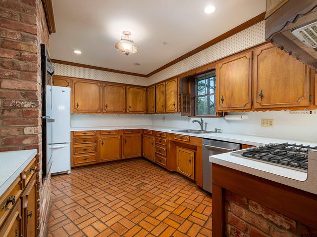 926 Meadowbrook DR, Jacksonville, TX 75766