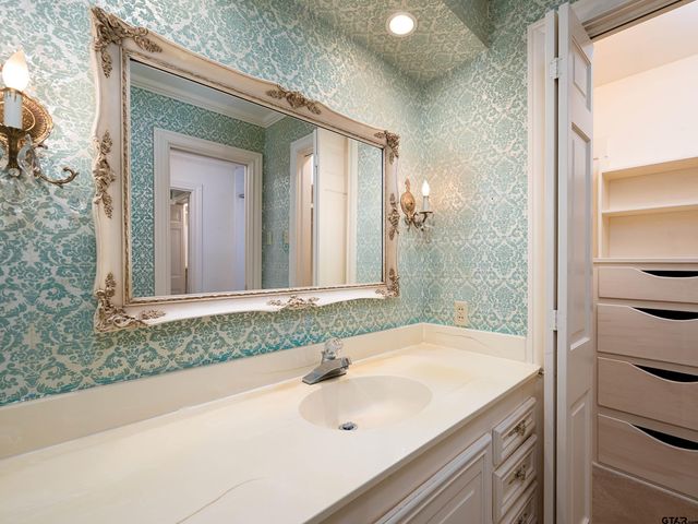 926 Meadowbrook DR, Jacksonville, TX 75766