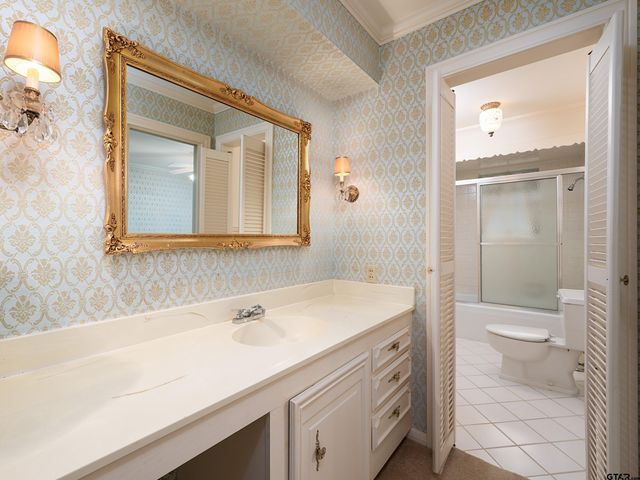 926 Meadowbrook DR, Jacksonville, TX 75766