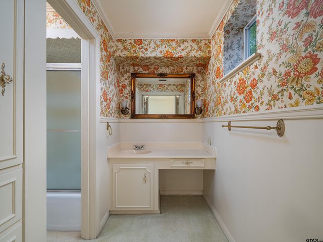 926 Meadowbrook DR, Jacksonville, TX 75766