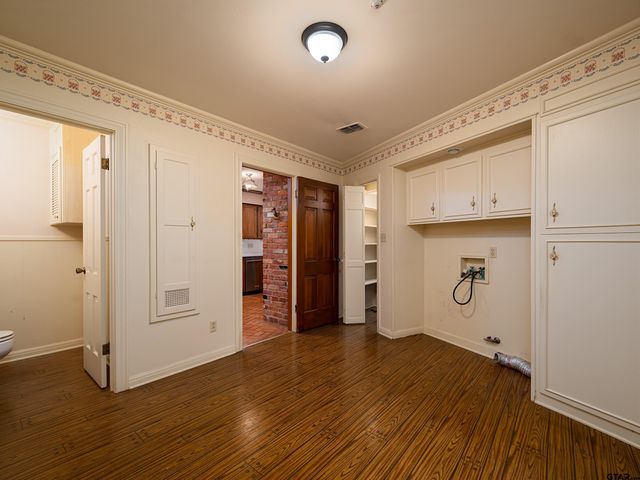 926 Meadowbrook DR, Jacksonville, TX 75766