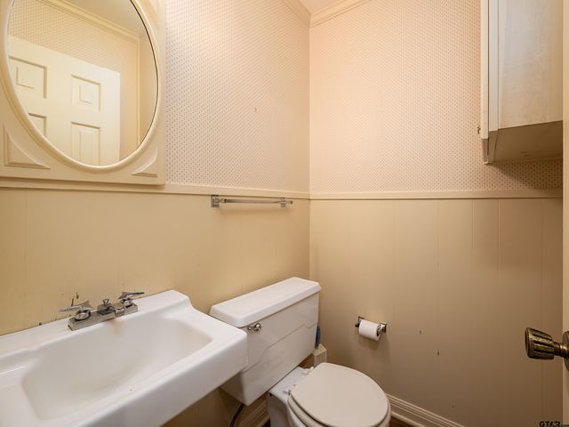 926 Meadowbrook DR, Jacksonville, TX 75766