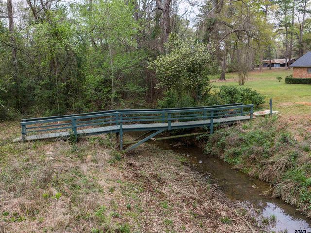 926 Meadowbrook DR, Jacksonville, TX 75766