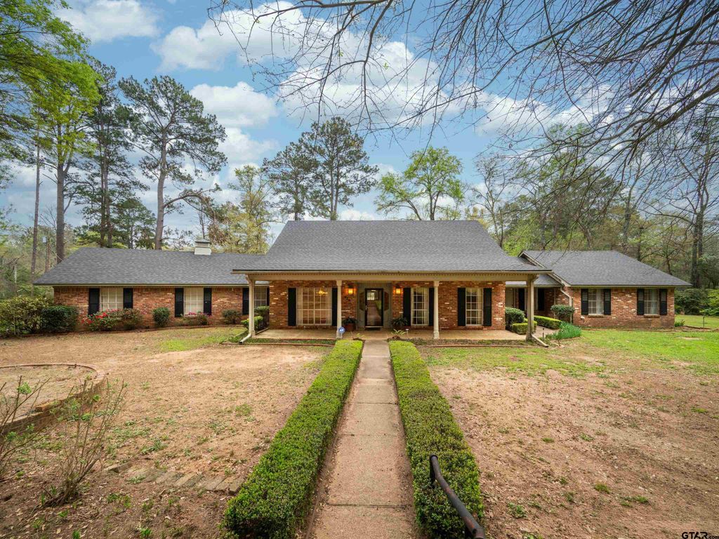 926 Meadowbrook DR, Jacksonville, TX 75766