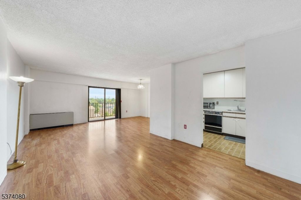 10 N Wood Ave 700, Linden City, NJ 07036