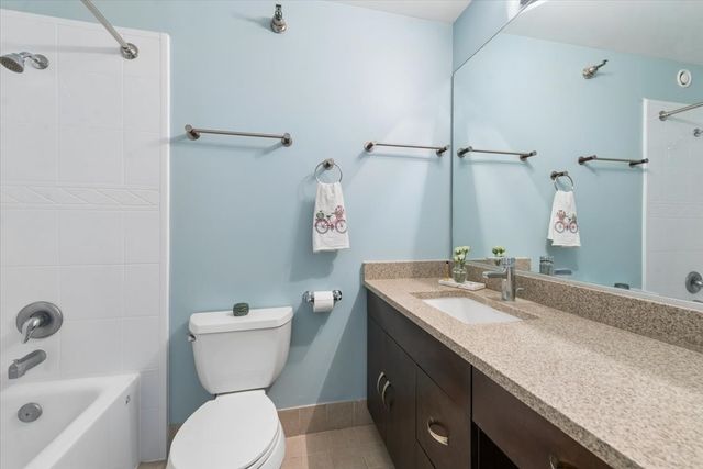 70 W HURON Street 1505, Chicago, IL 60654