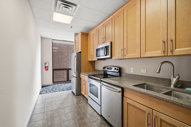 70 W HURON Street 1505, Chicago, IL 60654