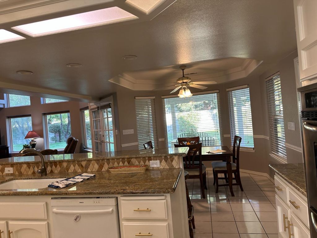 Image 11 of property listing at 10250 N Quail Run Drive, Fresno, CA 93730