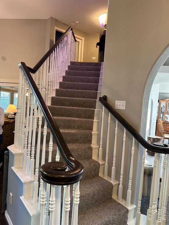 Image 14 of property listing at 10250 N Quail Run Drive, Fresno, CA 93730