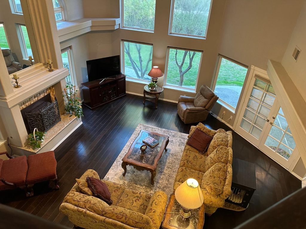 Image 15 of property listing at 10250 N Quail Run Drive, Fresno, CA 93730