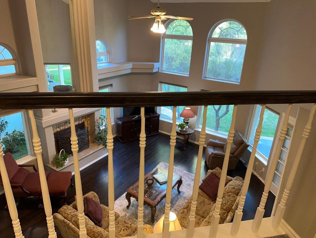 Image 16 of property listing at 10250 N Quail Run Drive, Fresno, CA 93730