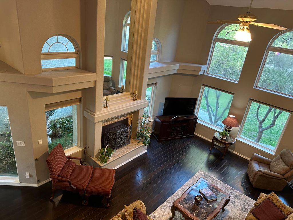 Image 17 of property listing at 10250 N Quail Run Drive, Fresno, CA 93730