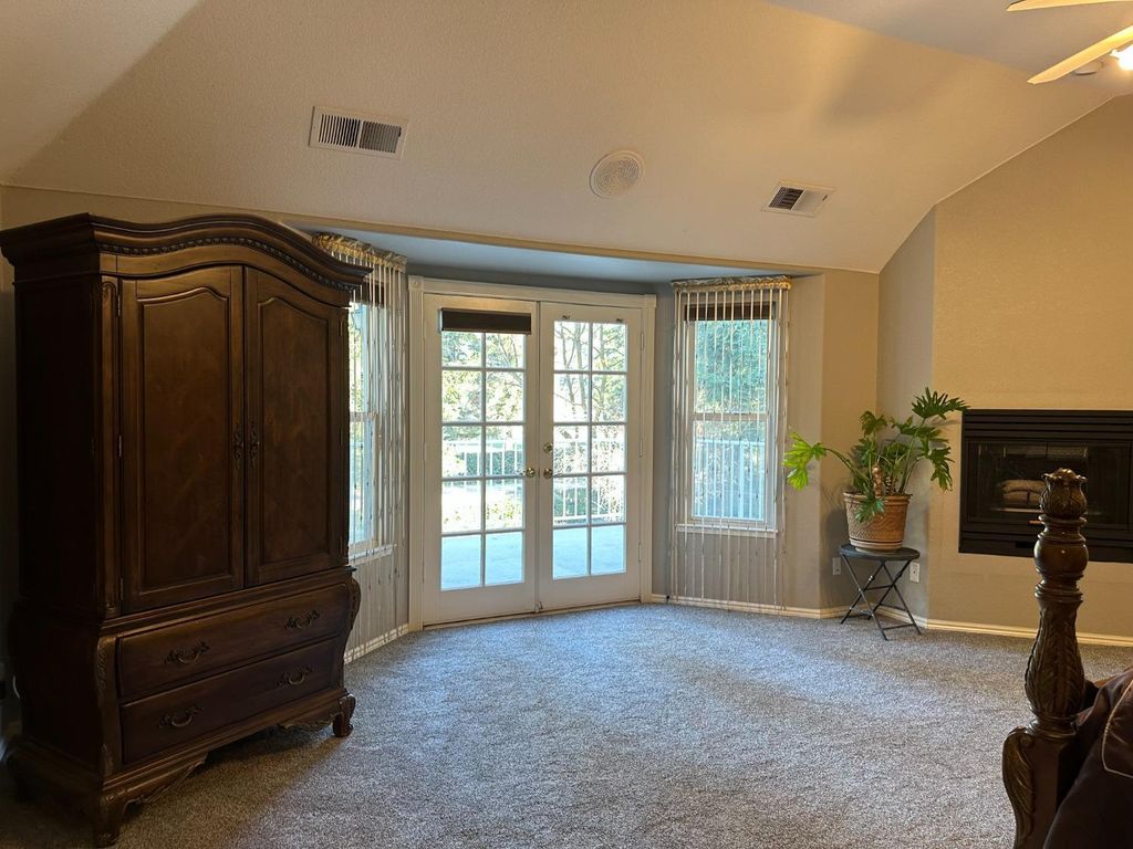 Image 21 of property listing at 10250 N Quail Run Drive, Fresno, CA 93730