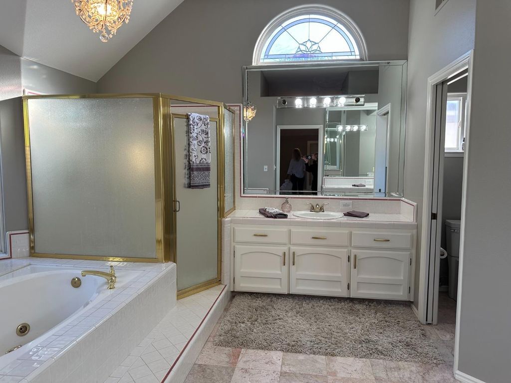 Image 22 of property listing at 10250 N Quail Run Drive, Fresno, CA 93730