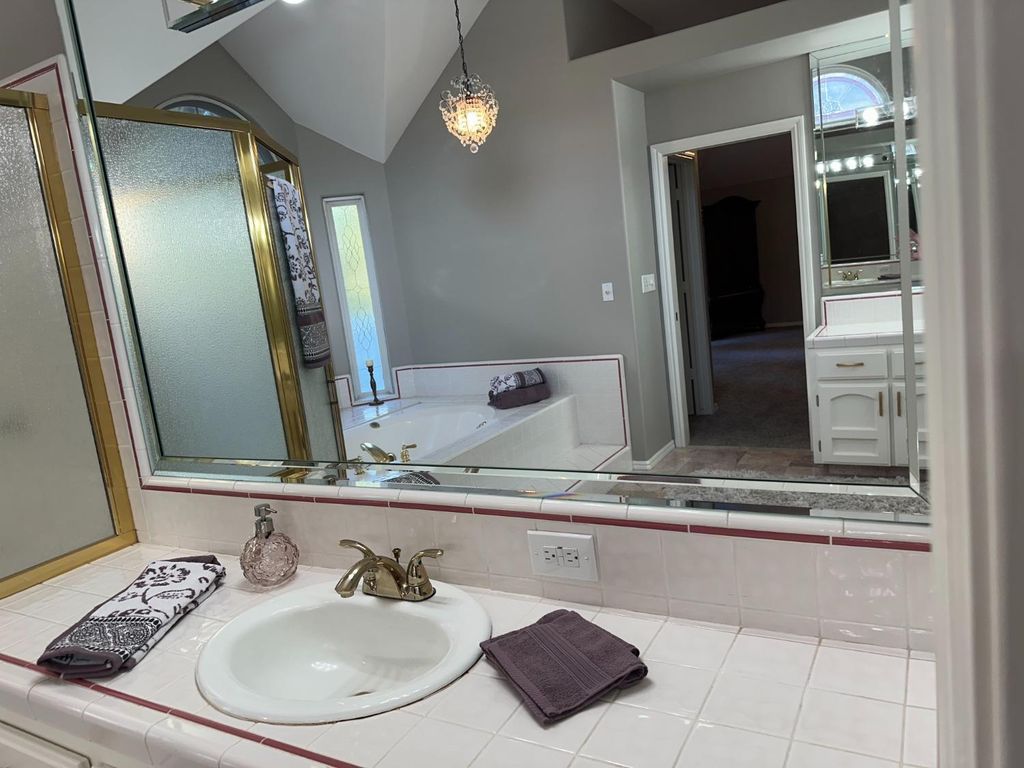 Image 26 of property listing at 10250 N Quail Run Drive, Fresno, CA 93730