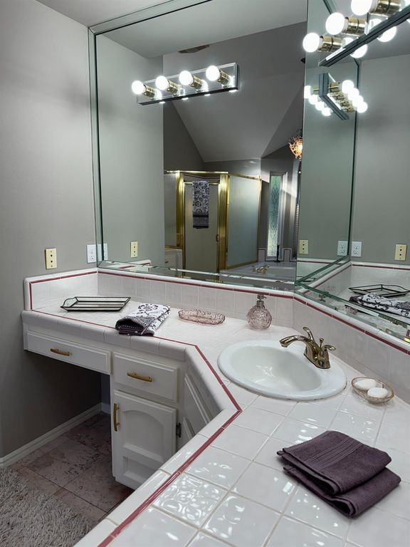 Image 27 of property listing at 10250 N Quail Run Drive, Fresno, CA 93730