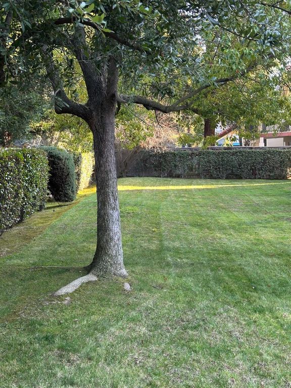 Image 32 of property listing at 10250 N Quail Run Drive, Fresno, CA 93730