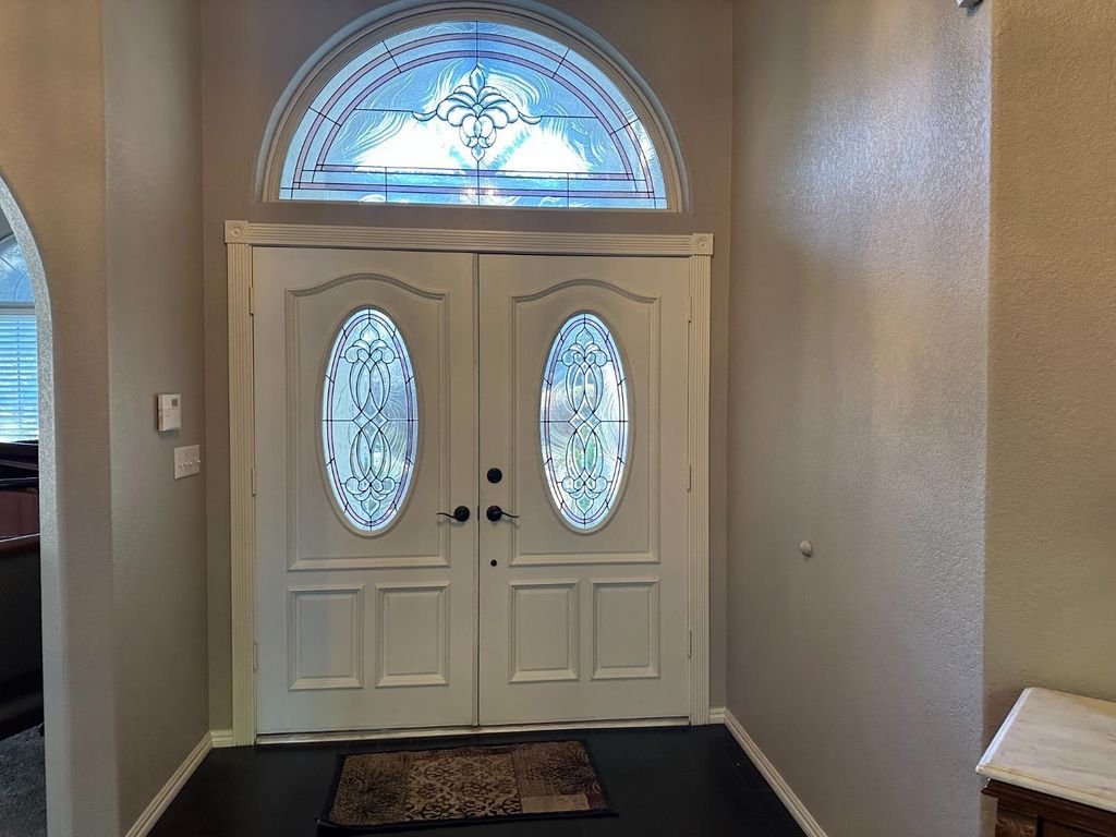 Image 4 of property listing at 10250 N Quail Run Drive, Fresno, CA 93730