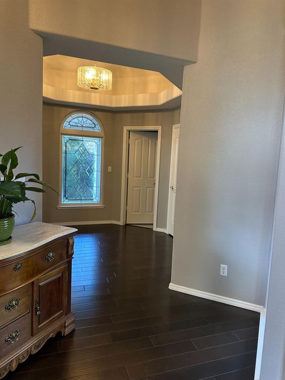 Image 6 of property listing at 10250 N Quail Run Drive, Fresno, CA 93730