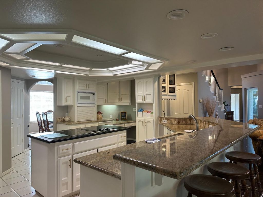 Image 9 of property listing at 10250 N Quail Run Drive, Fresno, CA 93730