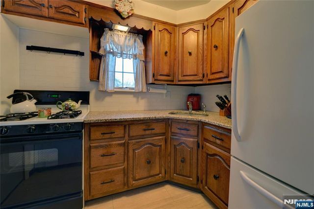 17 Garden Place, Pequannock Township, NJ 07444