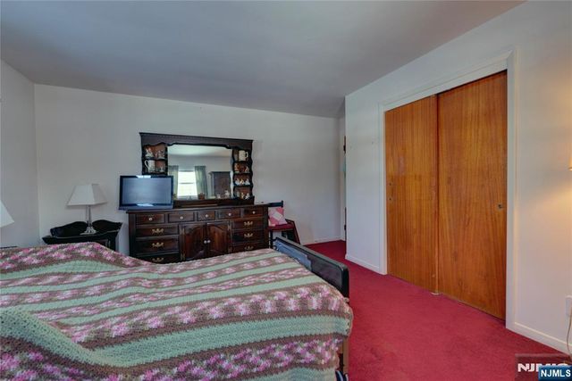 17 Garden Place, Pequannock Township, NJ 07444