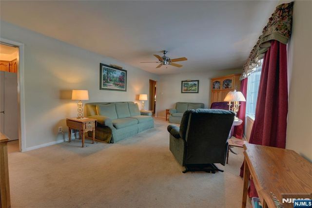 17 Garden Place, Pequannock Township, NJ 07444