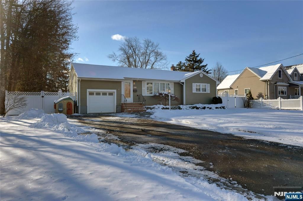 17 Garden Place, Pequannock Township, NJ 07444