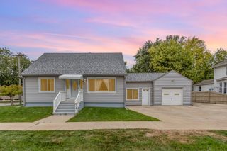 61 S Union Street, Aurora, IL 60505