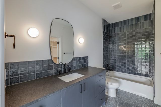 309 W Daggett Avenue 205, Fort Worth, TX 76104