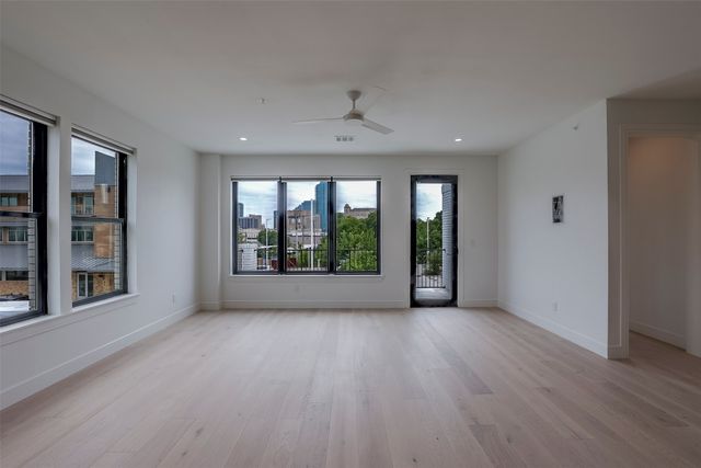 309 W Daggett Avenue 205, Fort Worth, TX 76104