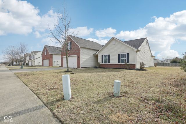 45 W Clear Lake Lane, Westfield, IN 46074