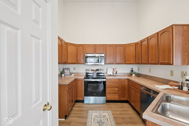 45 W Clear Lake Lane, Westfield, IN 46074