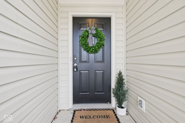 45 W Clear Lake Lane, Westfield, IN 46074