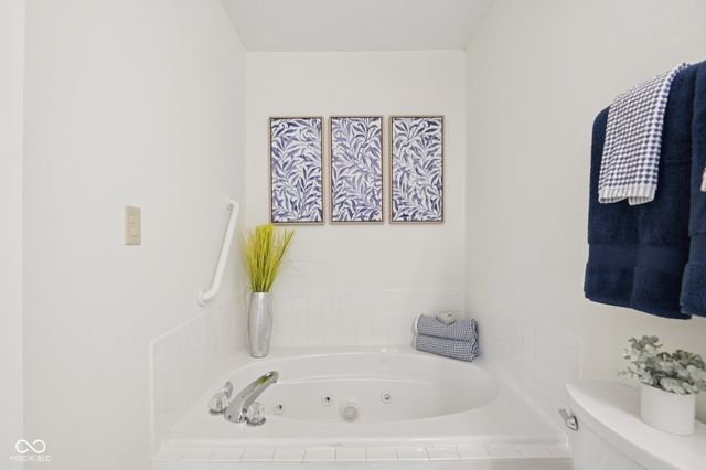 45 W Clear Lake Lane, Westfield, IN 46074